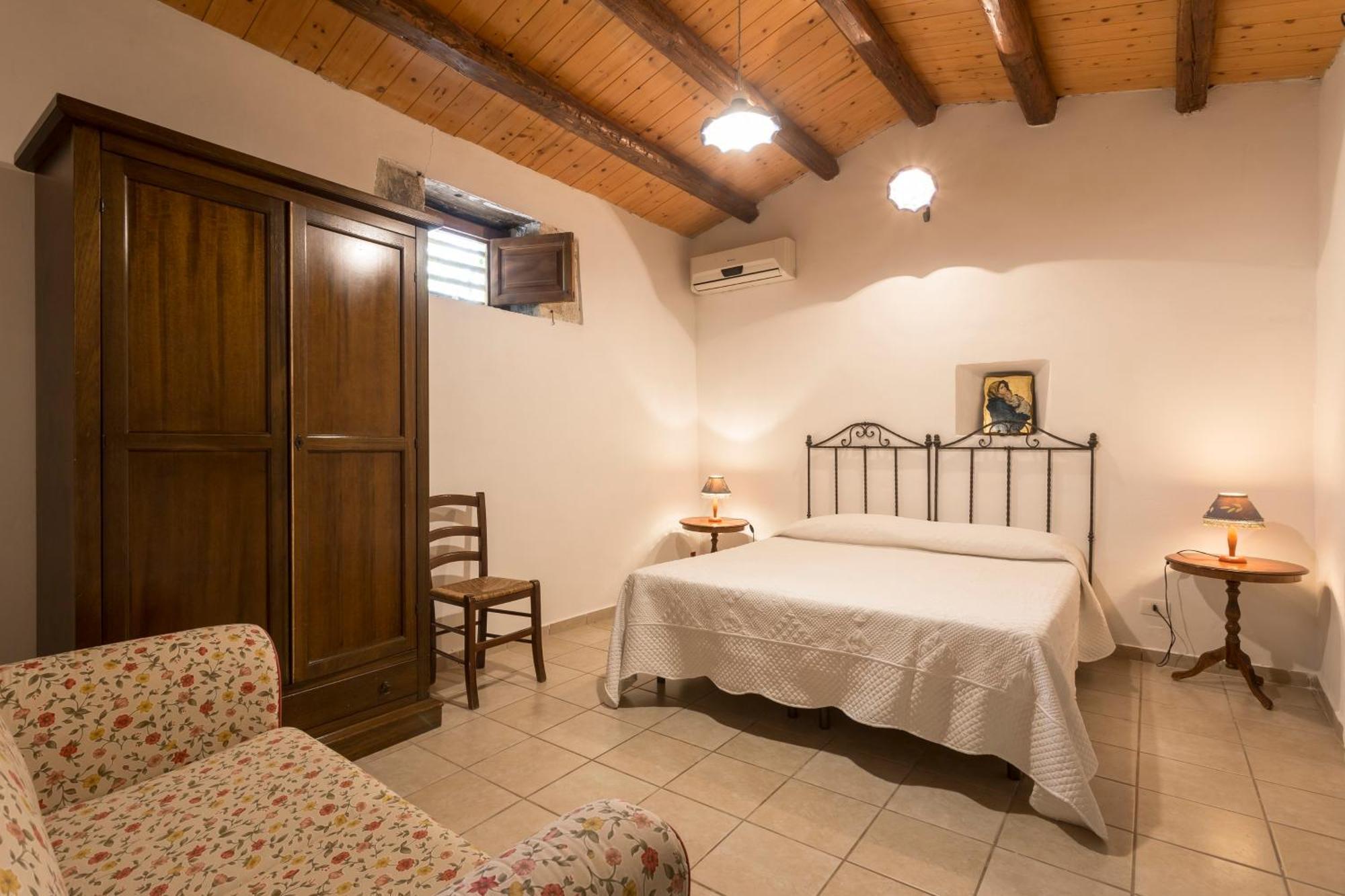 Villa Zottopera - Dimora Di Sicilia Кьярамонте-Гульфи Экстерьер фото