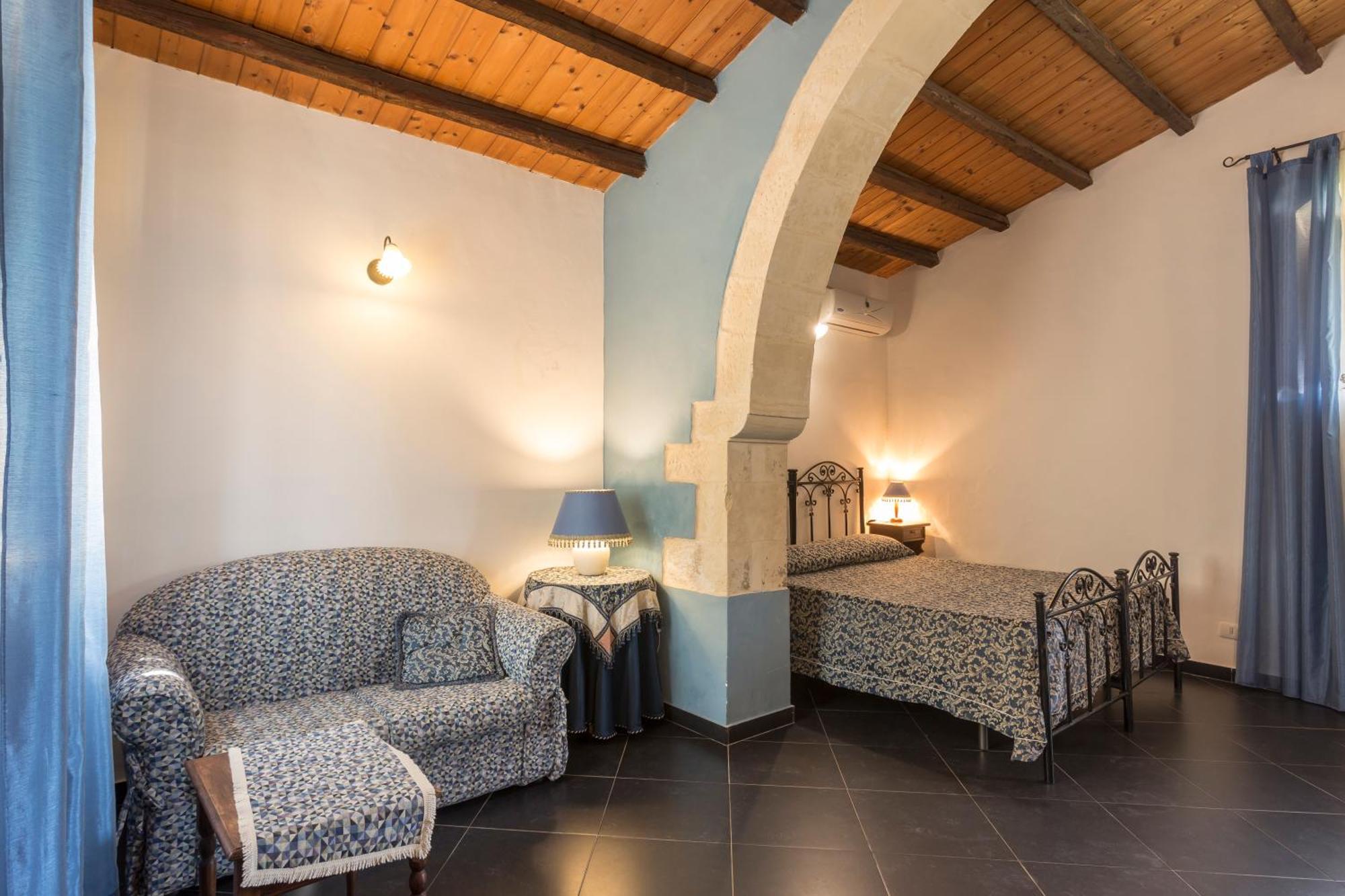 Villa Zottopera - Dimora Di Sicilia Кьярамонте-Гульфи Экстерьер фото
